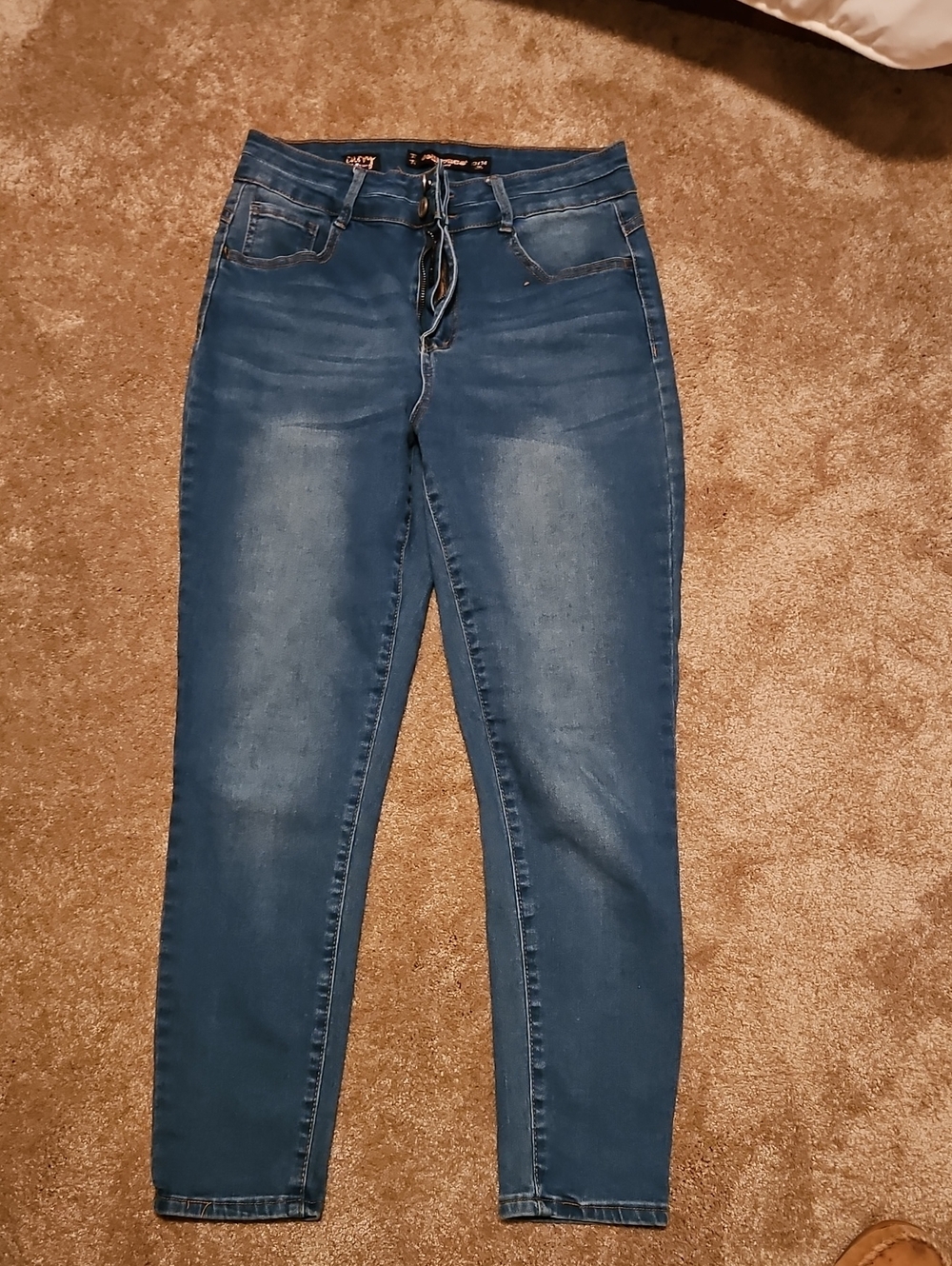 Dollhouse Skinny Jeans In Medium Blue Washs